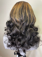 Load image into Gallery viewer, 14” 5x5 BodyWave Highlighted Wig
